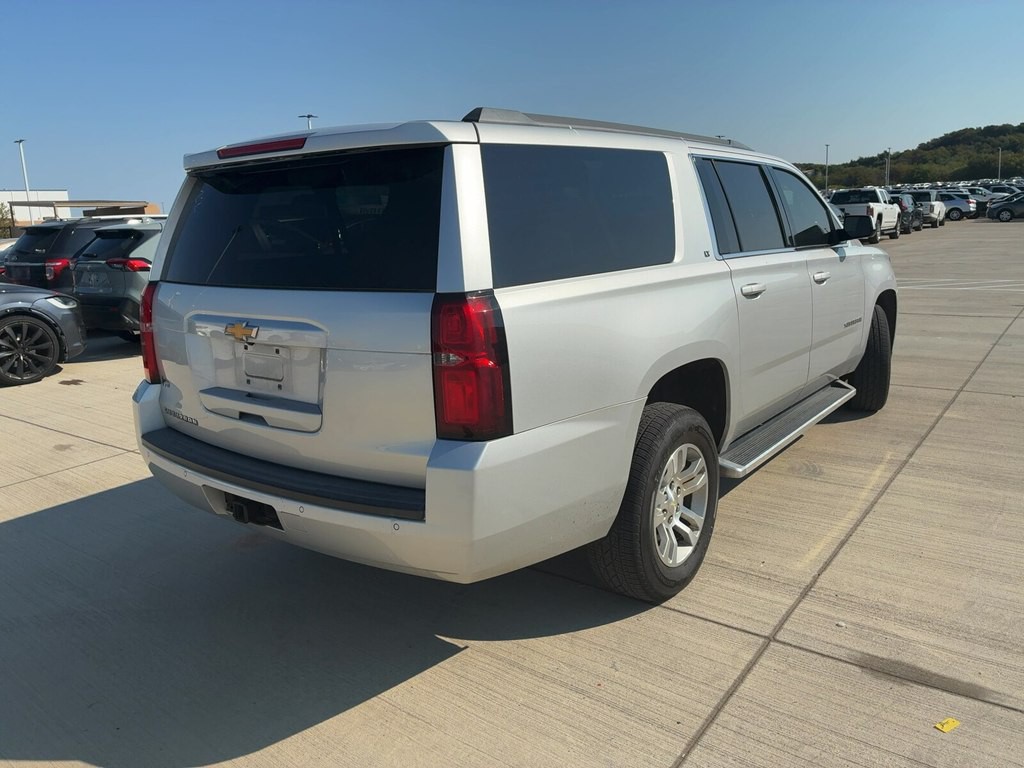 2016 Chevrolet Suburban Image 6