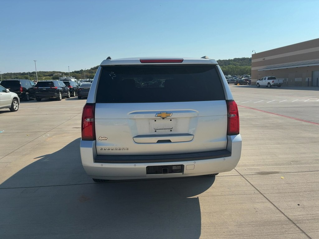 2016 Chevrolet Suburban Image 7