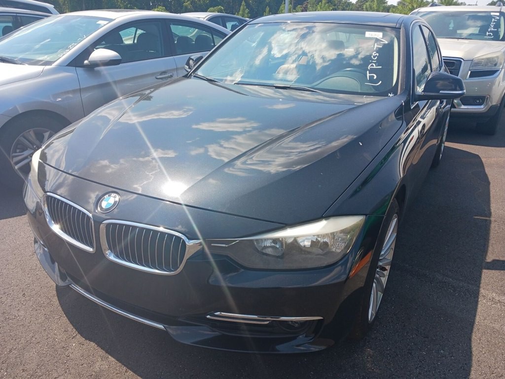 2013 BMW 3 Series Image 2
