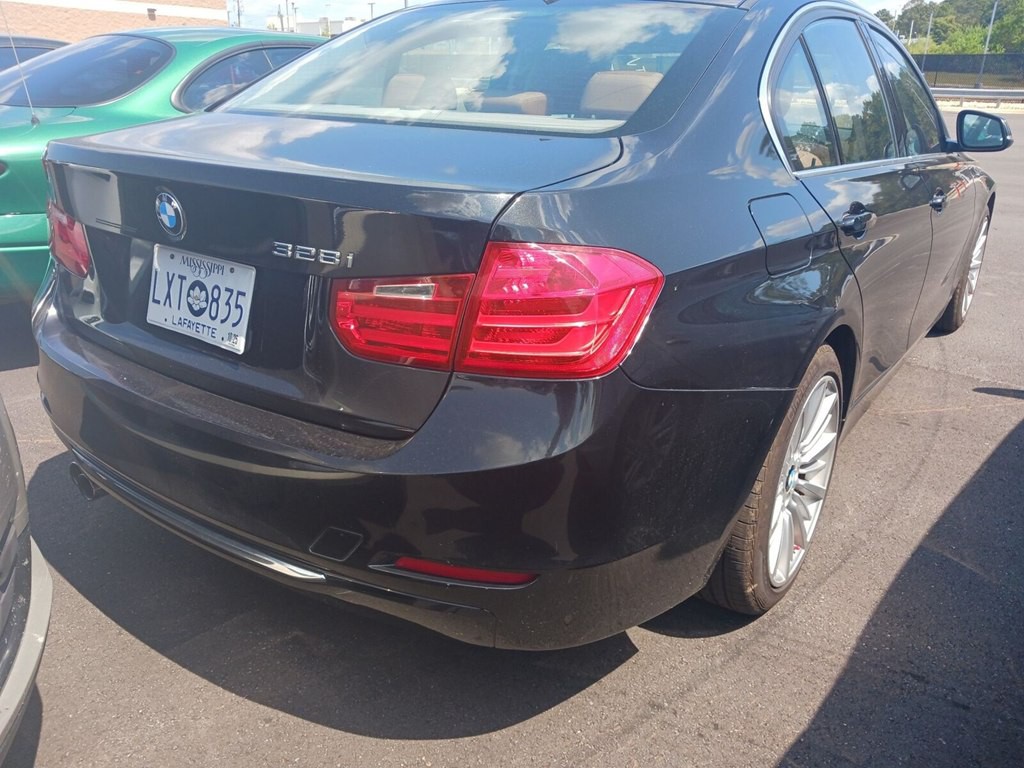 2013 BMW 3 Series Image 3