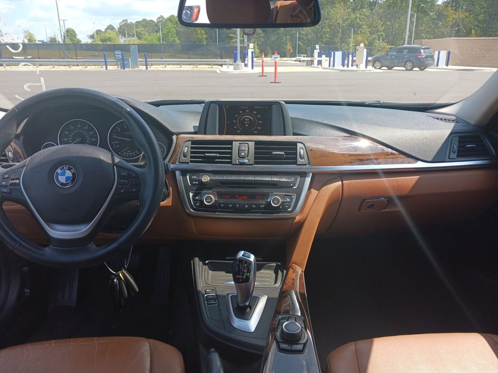 2013 BMW 3 Series Image 7