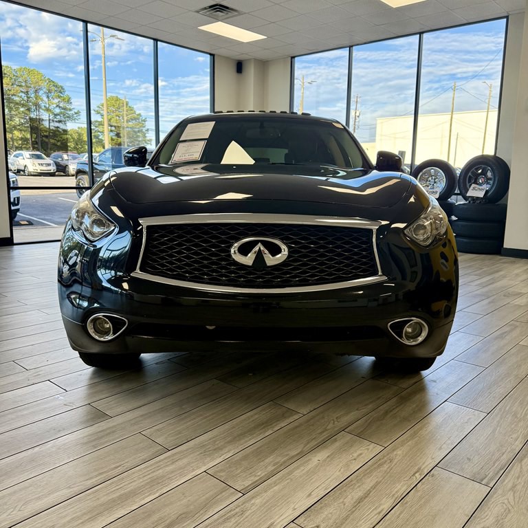 2017 INFINITI QX70 Image 2