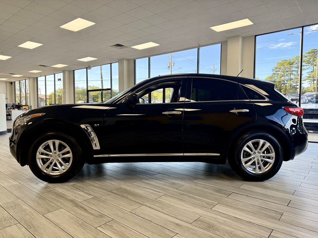 2017 INFINITI QX70 Image 4