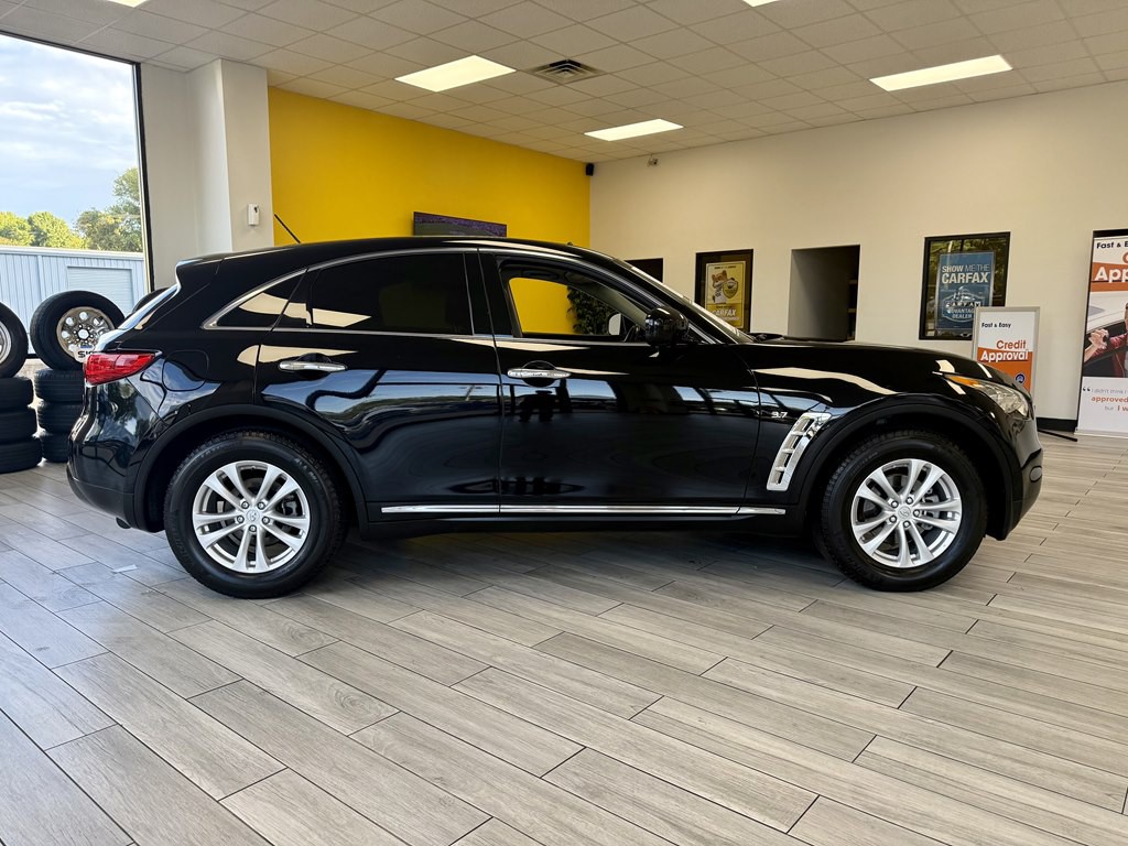 2017 INFINITI QX70 Image 5