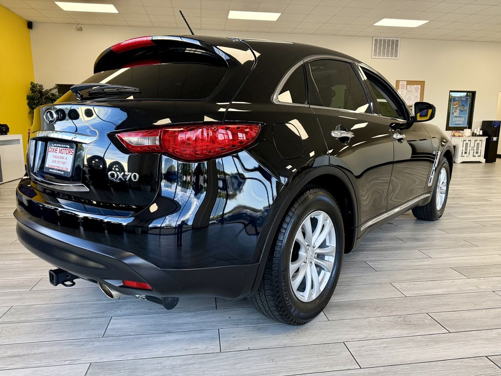 2017 INFINITI QX70 Image 6