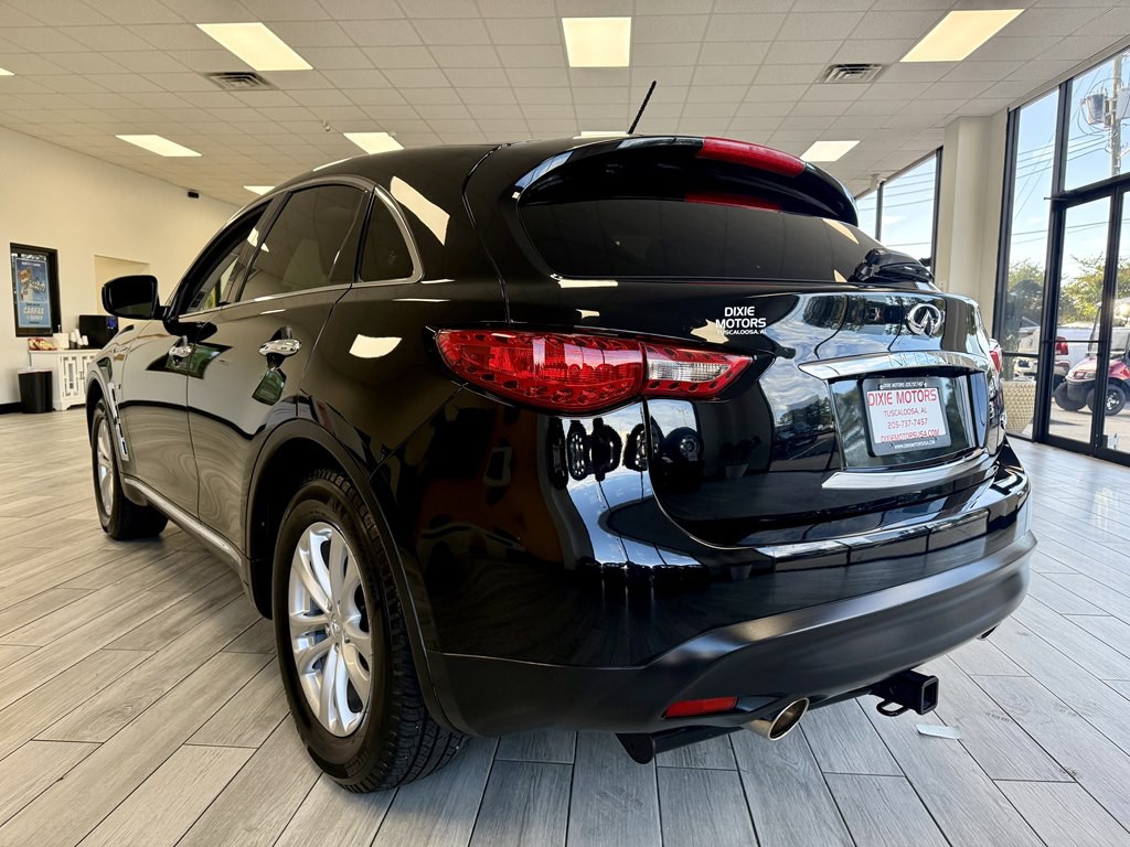 2017 INFINITI QX70 Image 7