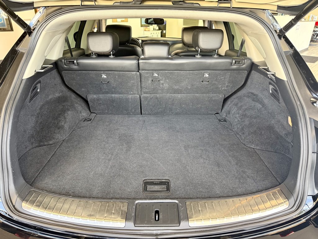 2017 INFINITI QX70 Image 9