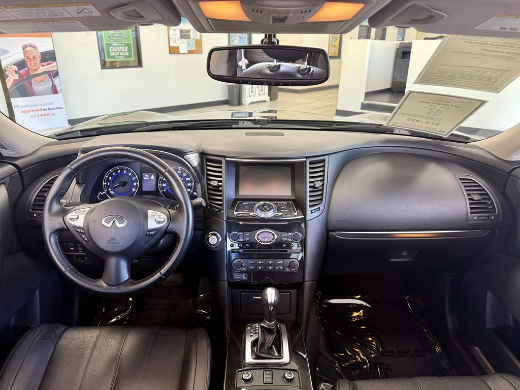 2017 INFINITI QX70 Image 10