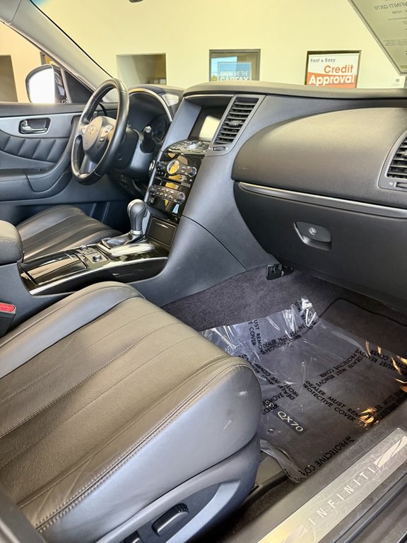 2017 INFINITI QX70 Image 12