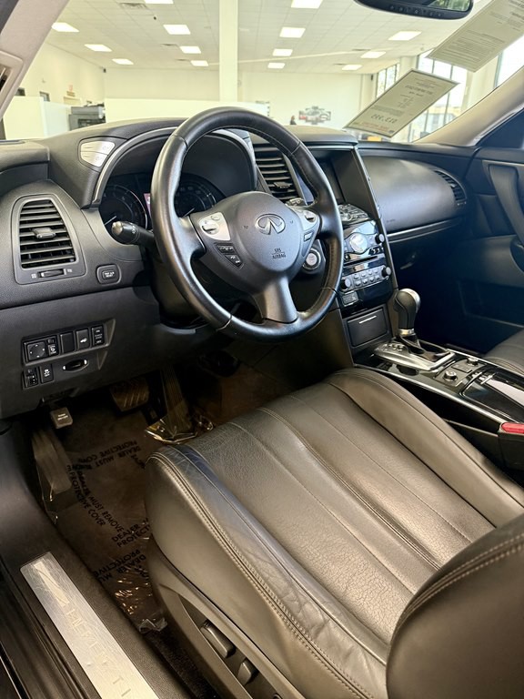 2017 INFINITI QX70 Image 13