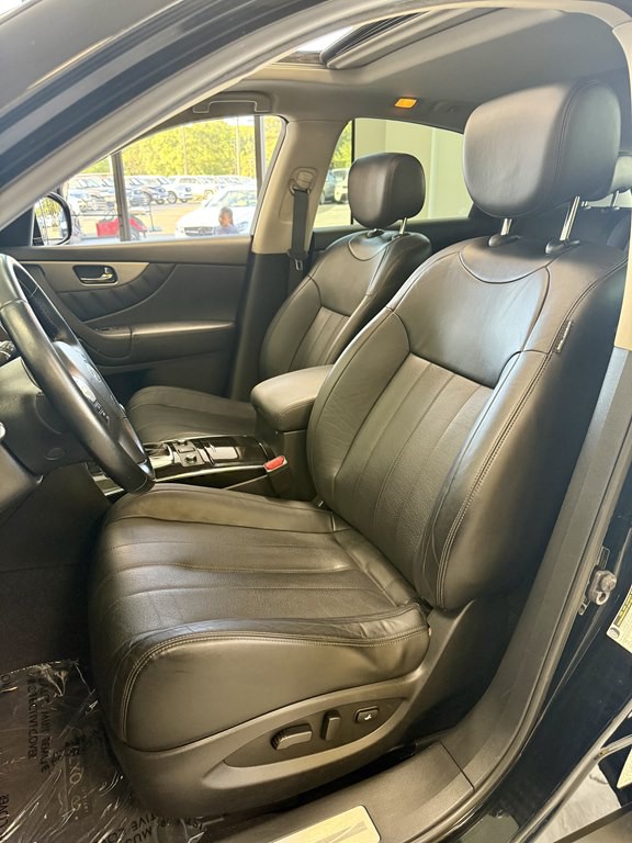 2017 INFINITI QX70 Image 14