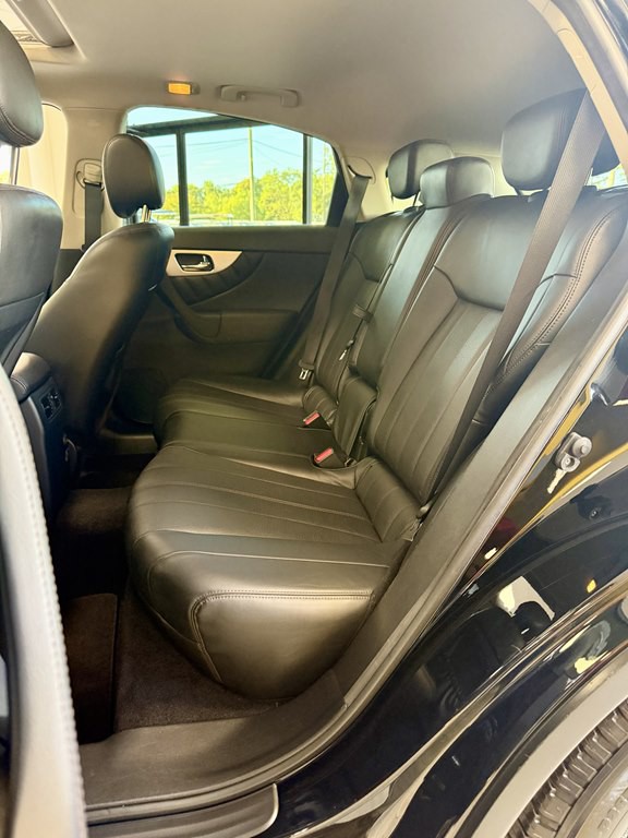 2017 INFINITI QX70 Image 17