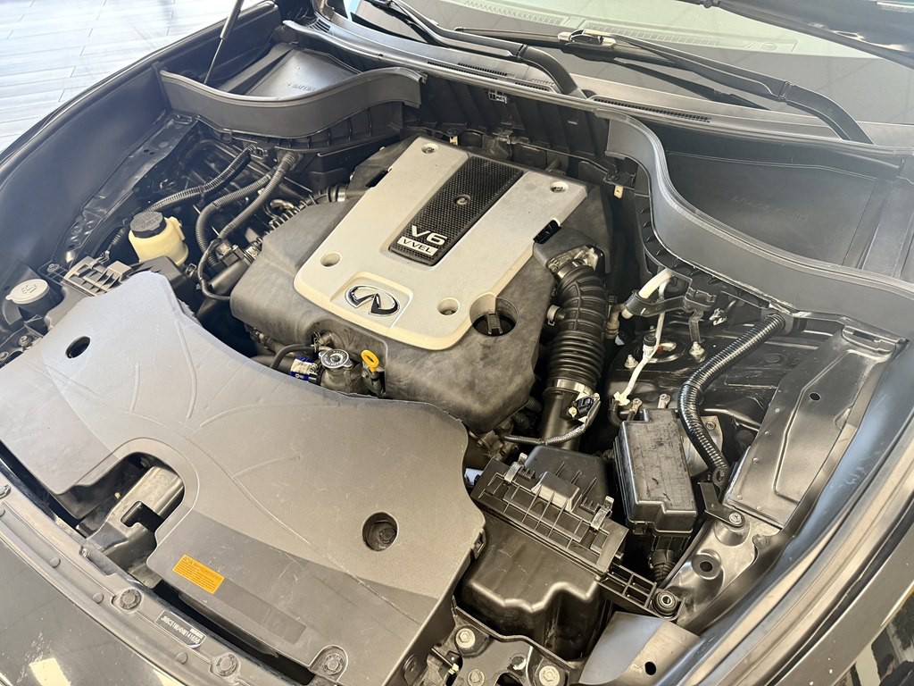 2017 INFINITI QX70 Image 18