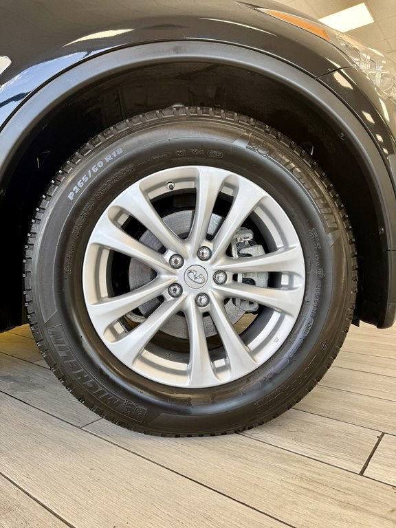 2017 INFINITI QX70 Image 19