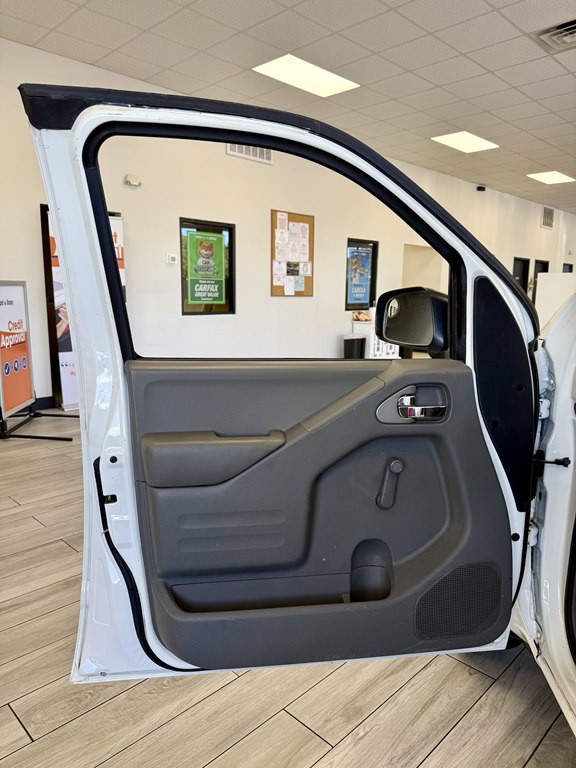 2016 Nissan Frontier Image 14