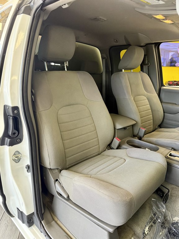 2016 Nissan Frontier Image 15