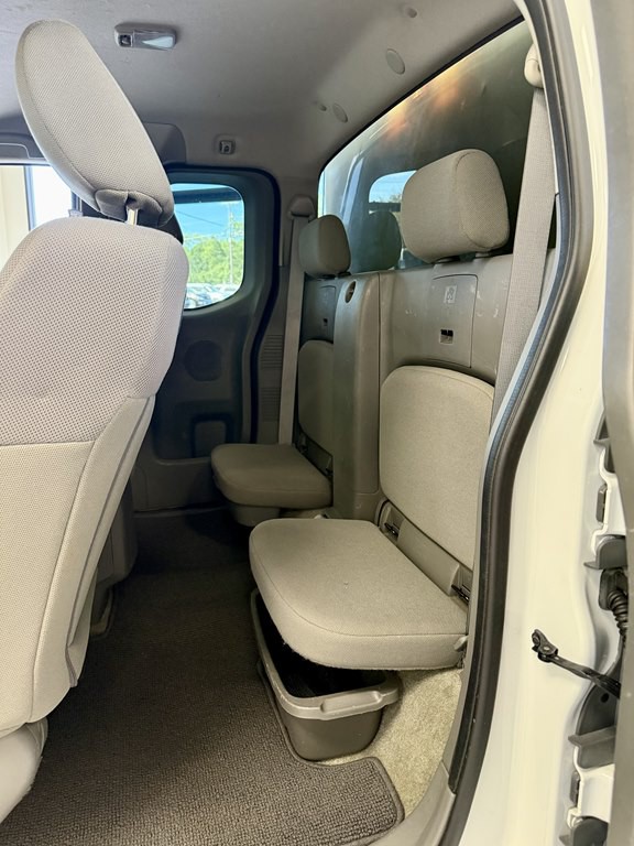 2016 Nissan Frontier Image 16