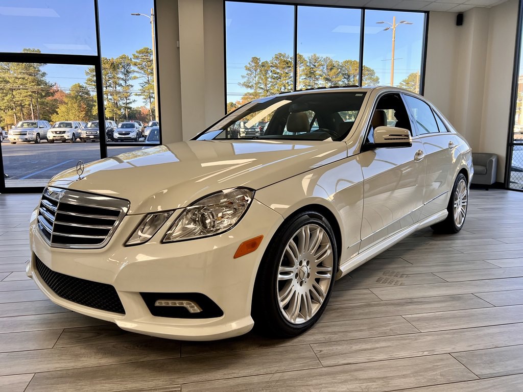 2011 Mercedes-Benz E-Class Image 3