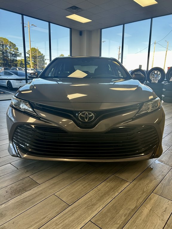 2019 Toyota Camry Image 2