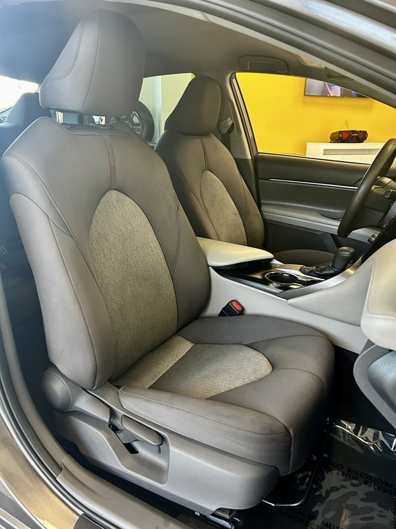 2019 Toyota Camry Image 16