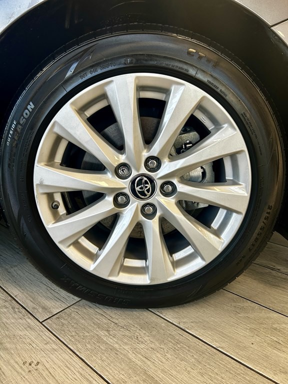 2019 Toyota Camry Image 19