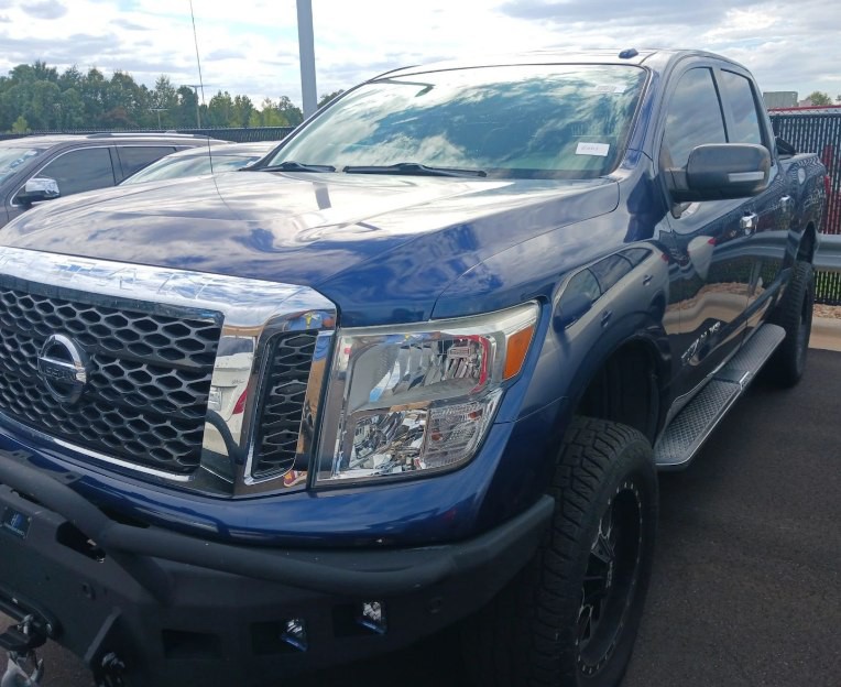 2018 Nissan Titan Image 2