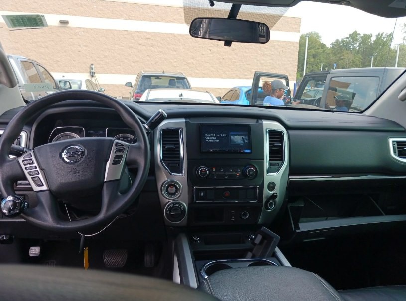2018 Nissan Titan Image 5