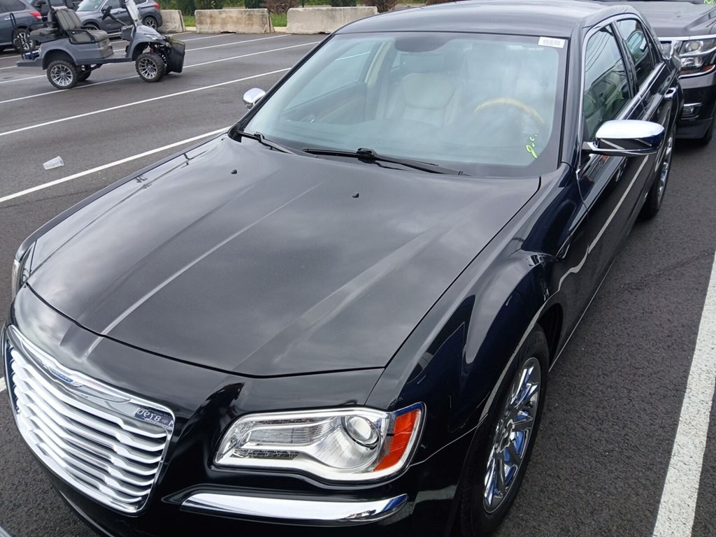 2014 Chrysler 300 Image 2