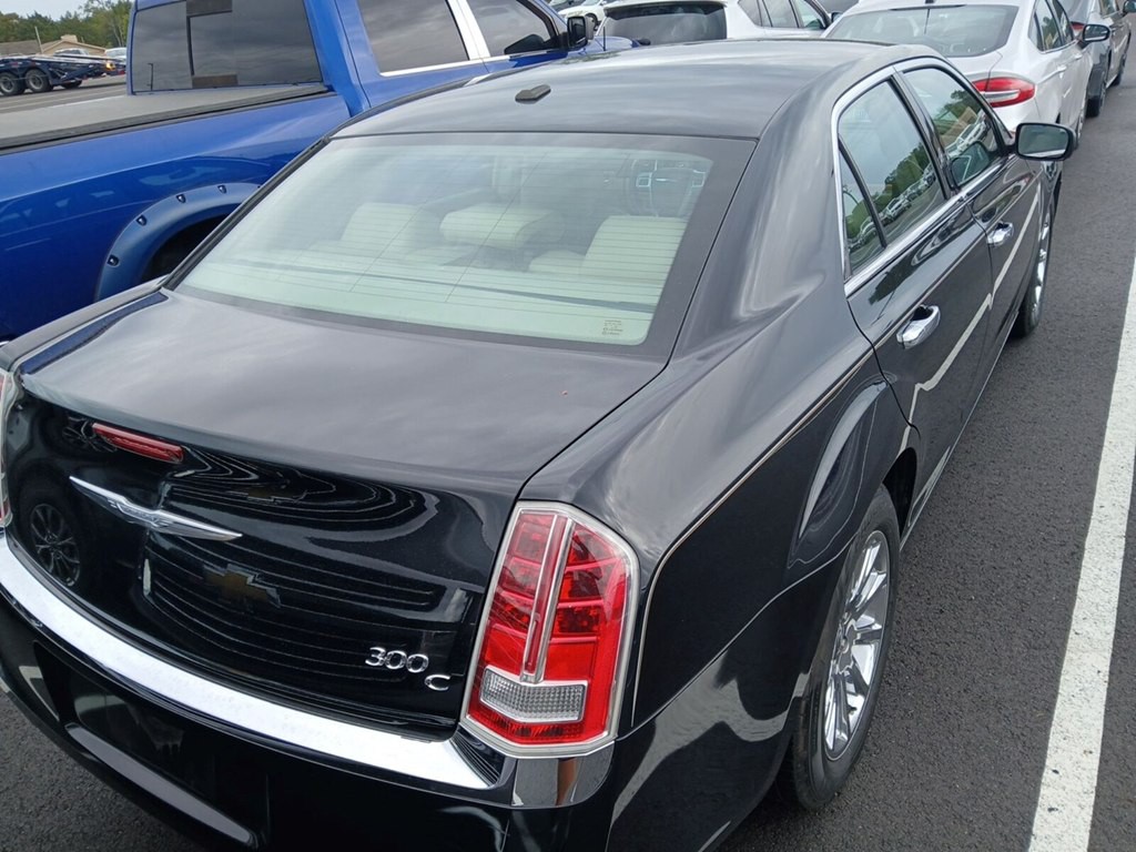 2014 Chrysler 300 Image 3