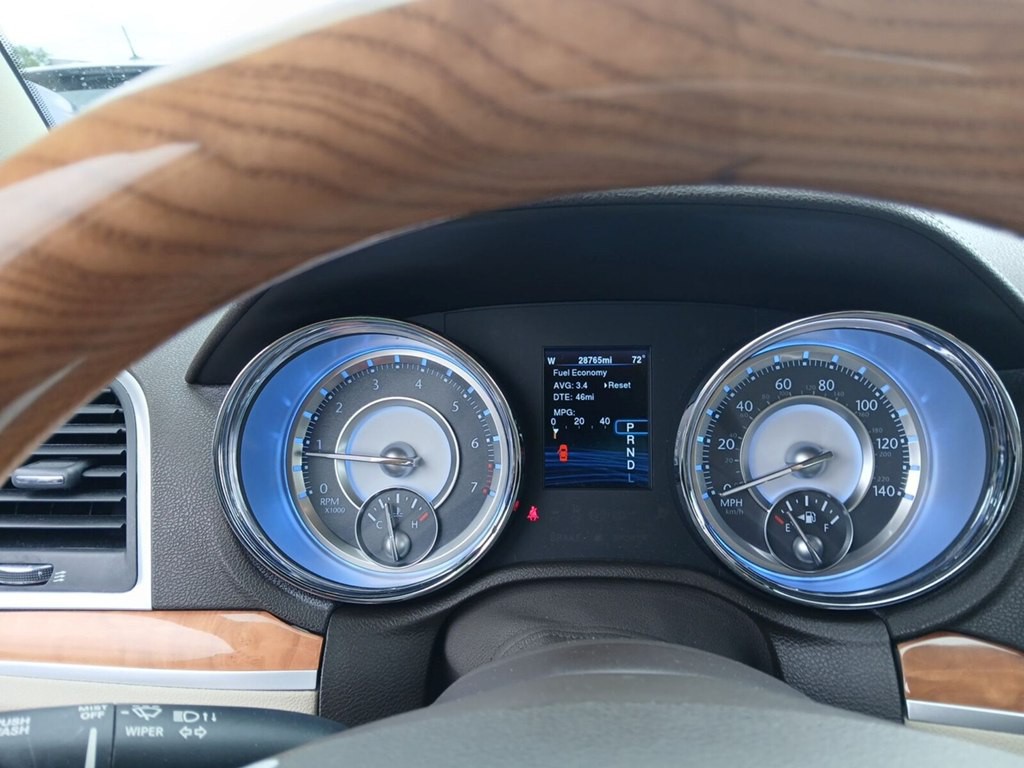 2014 Chrysler 300 Image 7