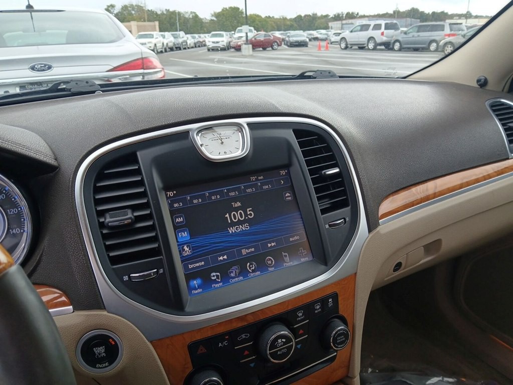2014 Chrysler 300 Image 8