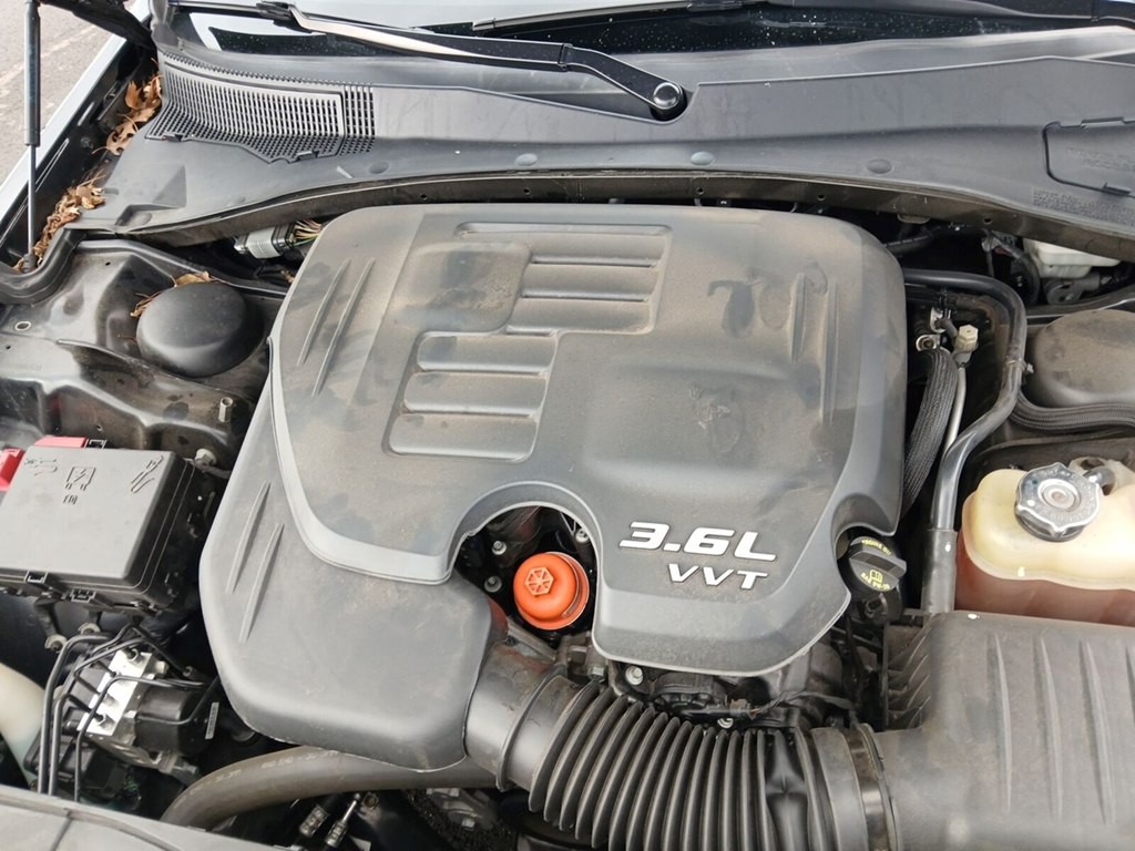 2014 Chrysler 300 Image 9