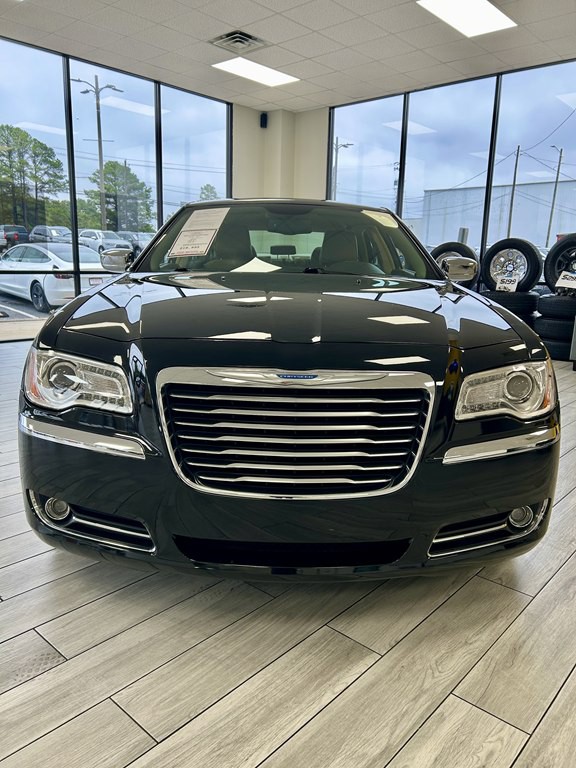 2014 Chrysler 300 Image 2