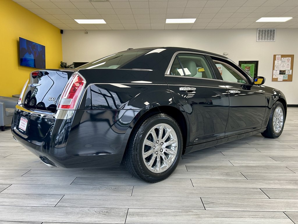 2014 Chrysler 300 Image 6