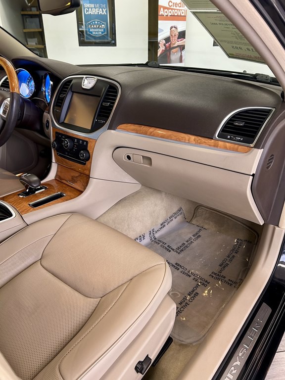 2014 Chrysler 300 Image 12