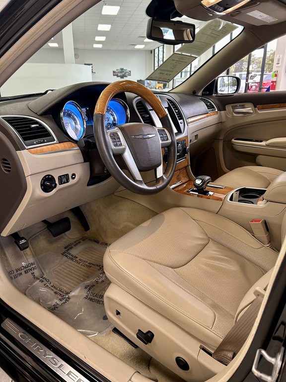 2014 Chrysler 300 Image 13