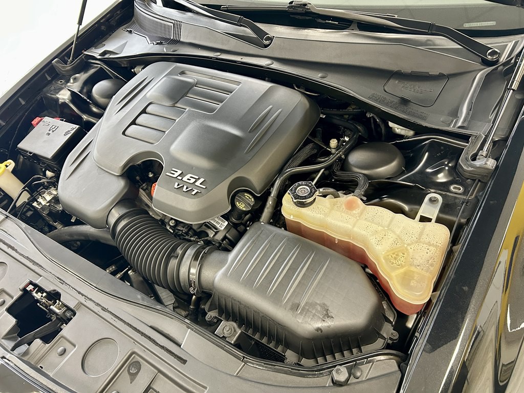 2014 Chrysler 300 Image 18