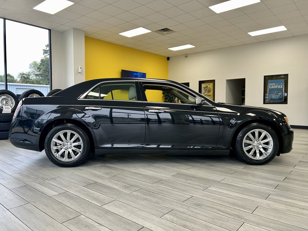 2014 Chrysler 300 Image 5