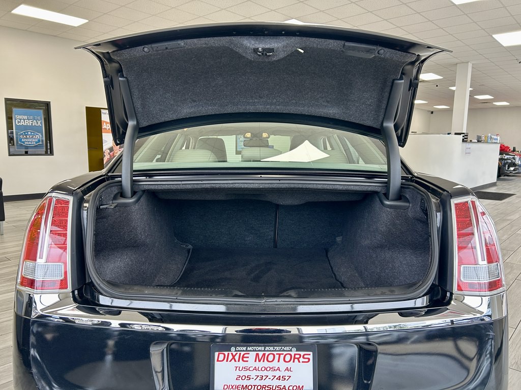 2014 Chrysler 300 Image 9