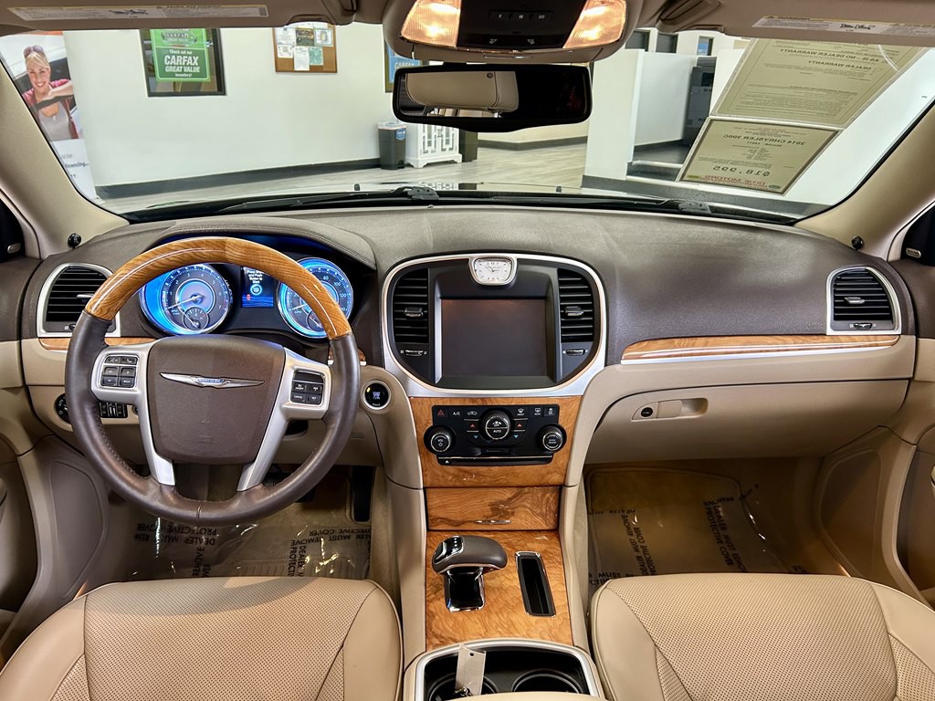 2014 Chrysler 300 Image 10