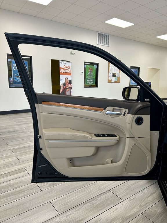 2014 Chrysler 300 Image 15