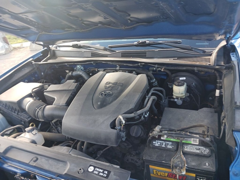 2016 Toyota Tacoma Image 9
