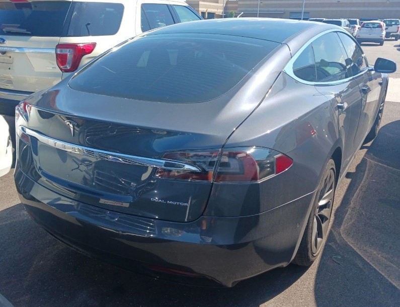 2020 Tesla Model S Image 3