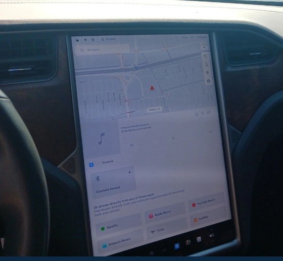 2020 Tesla Model S Image 8