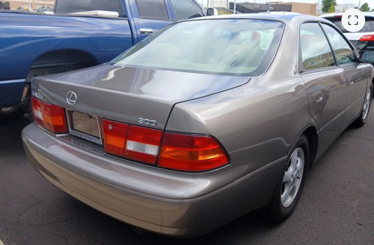 1997 Lexus ES Image 3