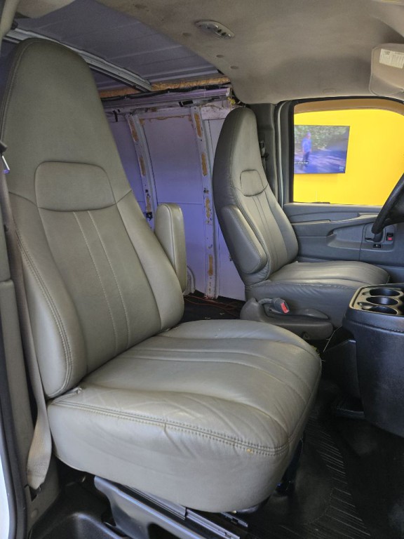 2012 Chevrolet Express Image 14