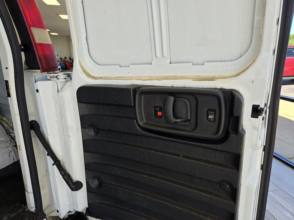 2012 Chevrolet Express Image 19
