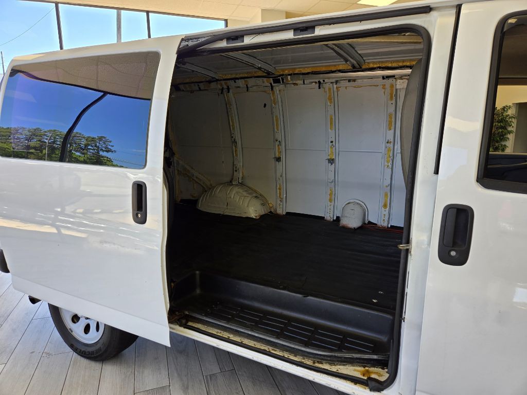 2012 Chevrolet Express Image 20
