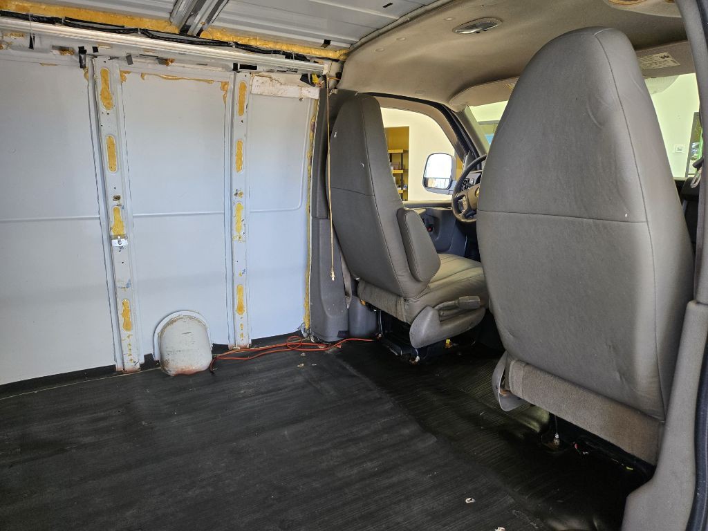 2012 Chevrolet Express Image 21