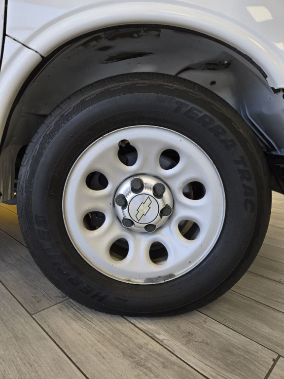 2012 Chevrolet Express Image 23